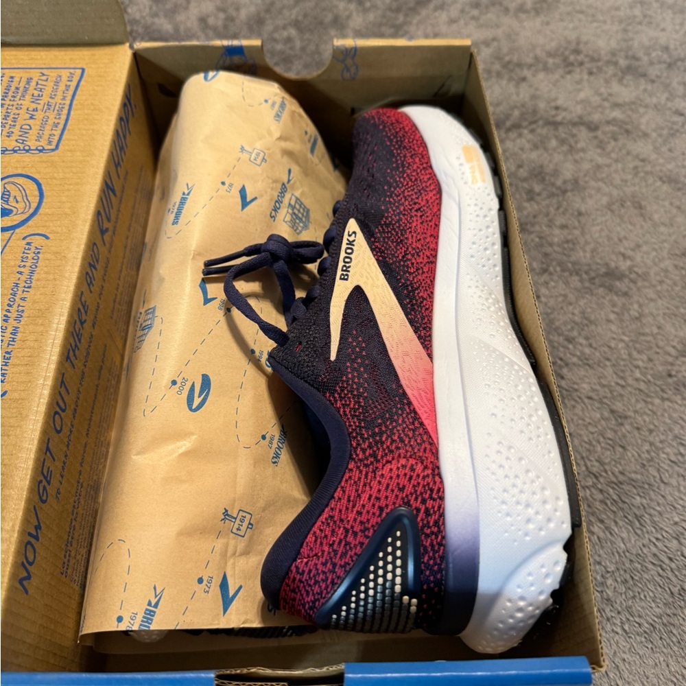 Brooks Ghost 16, NIB Never Wore women’s tennis shoes.